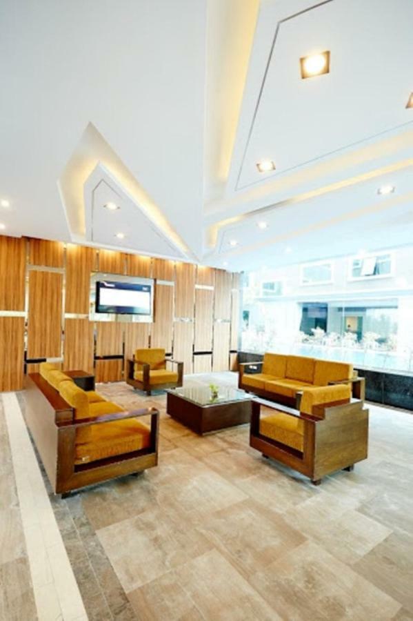 Ease Jomtien Hotel Exterior foto